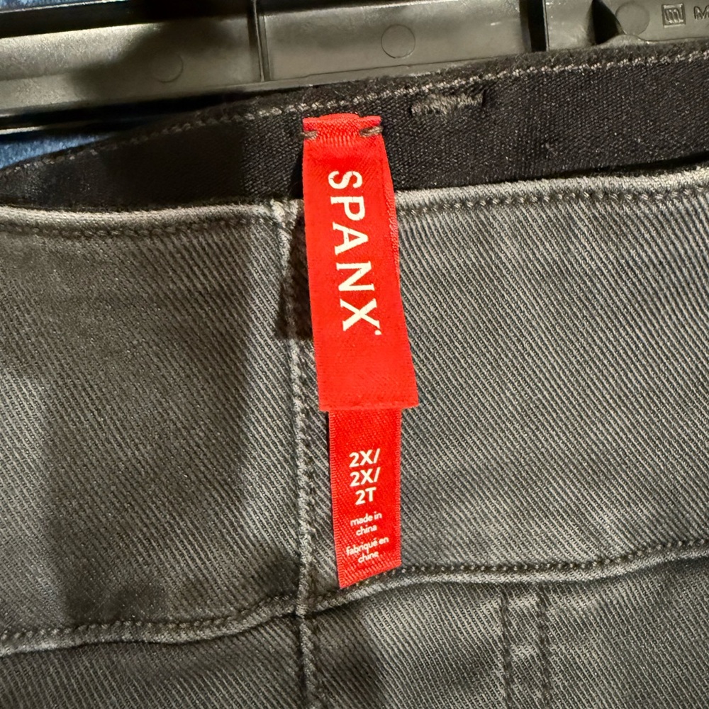 SPANX Gray Skinny Jeans with Sleek Design